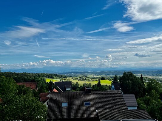 Traumhafter Fernblick auf den See und die Alpen! Ein Landhaus möchte wach geküsst werden