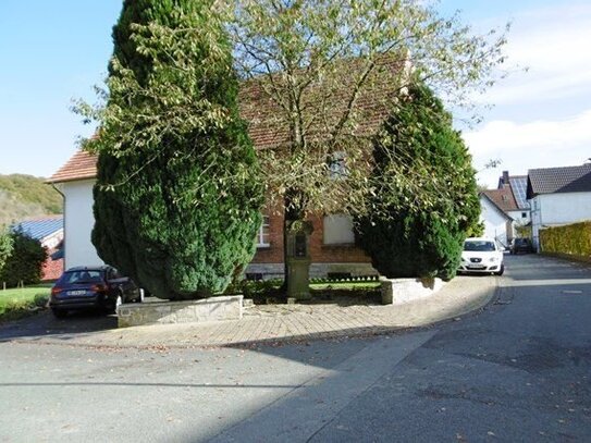 Rustikales Backsteinhaus in ländlicher Lage