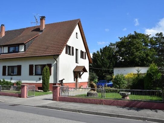 Ein- bis Zweifamilienhaus in Breisach mit Garten und Garage