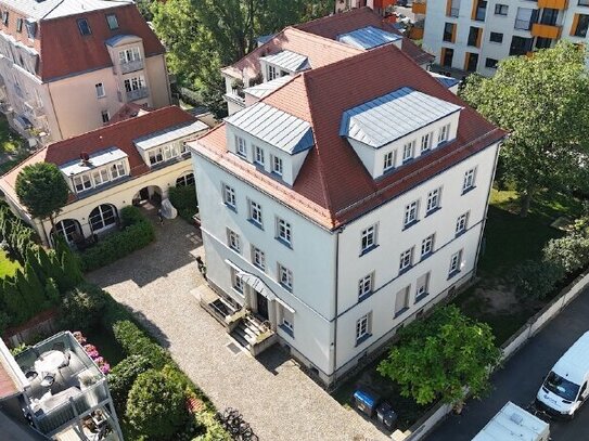 Elegantes Wohnen in Dresden-Striesen: Großzügige Wohnung unweit des Elbufers in begehrter Lage