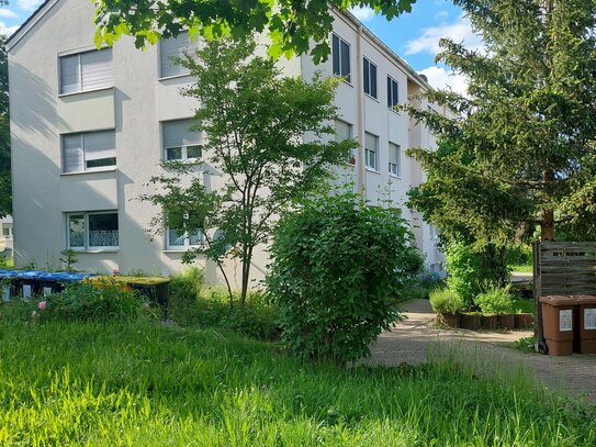 In mehr fam haus 1.OG mit balkon , 3 Abstell räumen und 2 Auto stellplätzen in freien