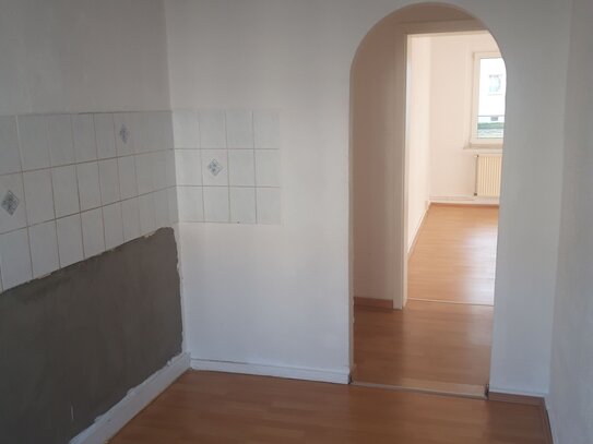 4 Raumwohnung im Erdgeschoss mit Balkon und PKW-Stellplatz zu vermieten!!!