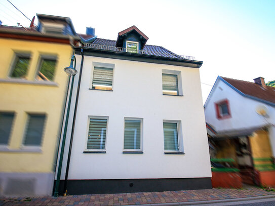 Komplett Renoviertes Einfamilienhaus mit großzügiger Terrasse und Garage in Bad Dürkheim