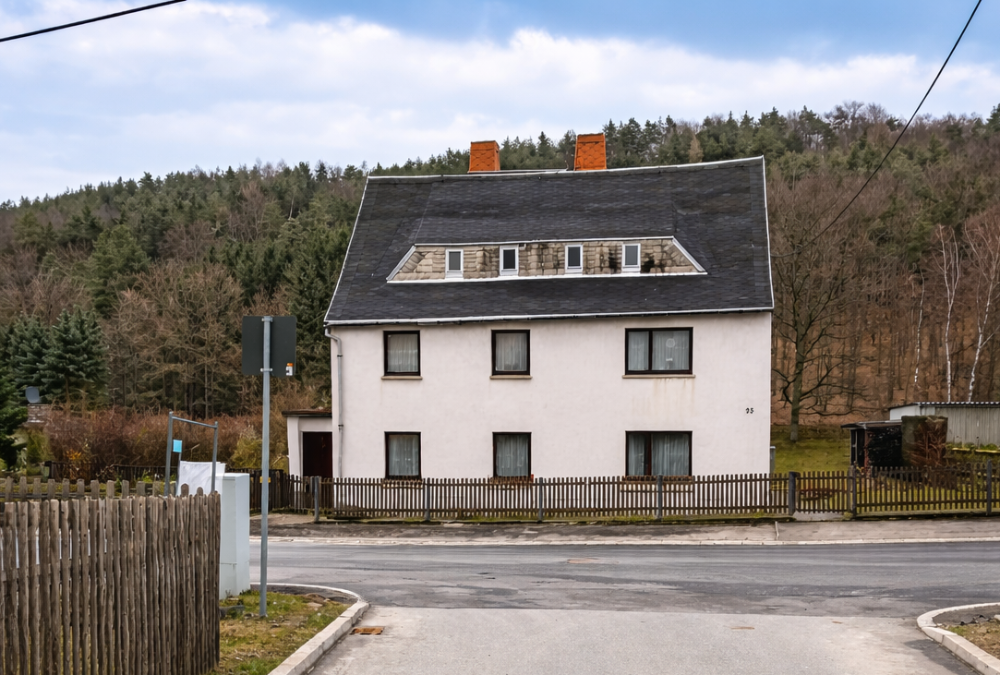 Immobilie in Lichtenstein/Sachsen - Einfamilienhaus mit großem Garten in ruhiger Lage von Lichtenstein - Bild 0