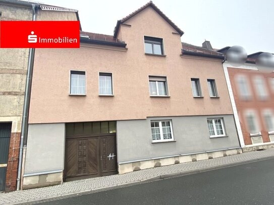 * Wohnhaus mit 3 unvermieteten Wohnungen im historischen Zentrum *