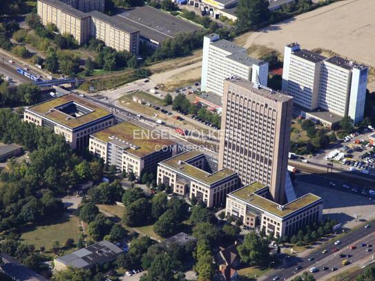 PYRAMIDE: Imposantes Bürohaus an der Landsberger Allee