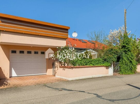 Großzügige 4-Zimmer-Wohnung mit Balkon, Garage mit Dachterrasse, in schöner Lage