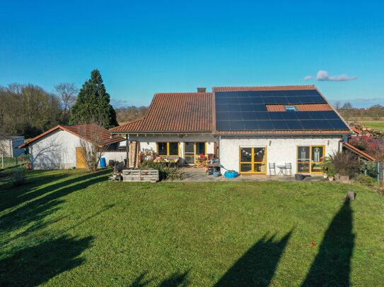 Bungalow mit großem Grundstück im Gewerbegebiet