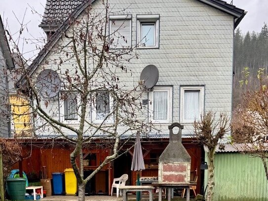 Zentral gelegenes Einfamilienhaus mit eingezäuntem Garten in Bad Laasphe zu verkaufen.