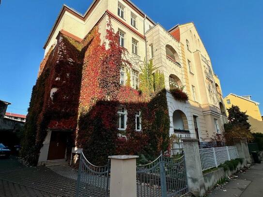 Geräumige 4 Raum Wohnung zum Kauf mit Balkon