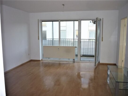 2 Zimmer Wohnung mit Balkon!! Ruhige und Zentrale Lage!