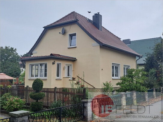 Sehr gepflegtes Einfamilienhaus mit Garage, Balkon-Terrasse, Obstbaum-Garten & Swimmingpool