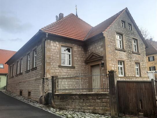 "Wohnen im Weinparadies - Ihr charmantes Massivhaus in Hüttenheim"