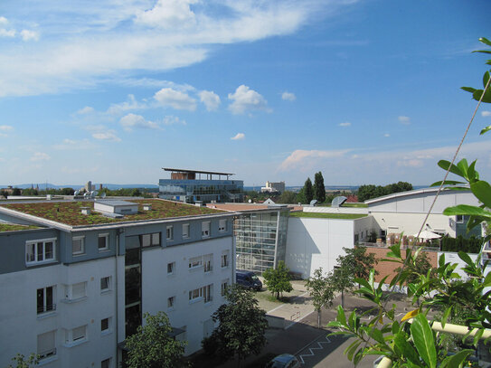 Sonnige 3,5-Zimmer-Maisonette-Wohnung mit Balkon und Einbauküche in Ludwigsburg