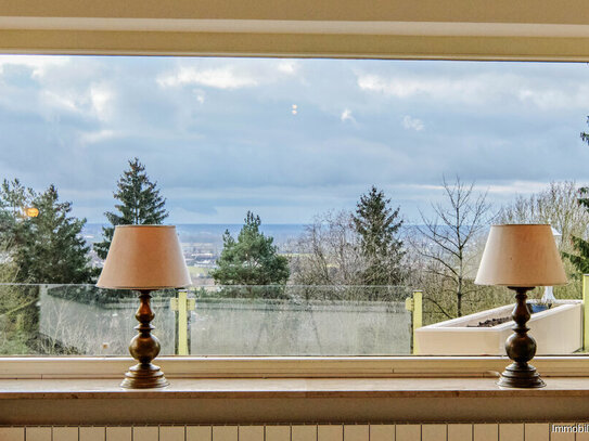 Bungalow am Südhang mit Einliegerwohnung und Blick bis zu den Bergen