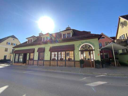 Gemütliche Gastronomie, helle Ladenfläche und schicke Wohnung - hier haben Sie alles vereint!