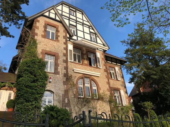 Schöne Altbauwohnung im unteren Ostviertel mit herrlicher Dachterrasse