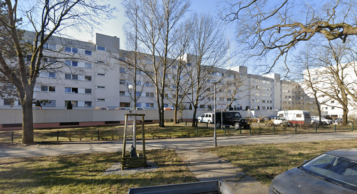 renovierte Zweiraumwohnung mit Einbauküche zu vermieten - Photo 1