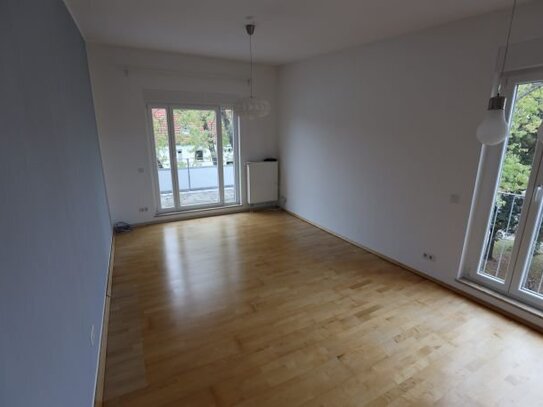 Helle 3-Zimmer Penthousewohnung mit großem Balkon (zentrumsnah)