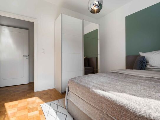 Modernes Zimmer in einem Co-Living-Apartment in Frankfurt