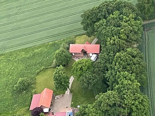 (VERKAUFT) *** Landhaus in idyllischer Alleinlage mit Pferdeboxen und repräsentativer Hofauffahrt *** !