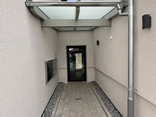 Helle 3-Zimmer Wohnung mit großer Dachterrasse und Sichtbalken im Zentrum (Whg2)