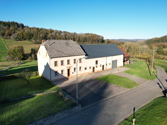 Ehemaliger Bauernhof, auf einem sonnigen Grundstück