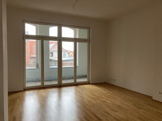 große, moderne 2-Raum-Wohnung mit Loggia in der Altstadt