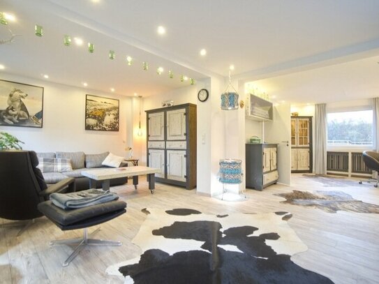 Individual and stylish: Generously proportioned, fully fitted and furnished apartment with garage, garden space and Tel…