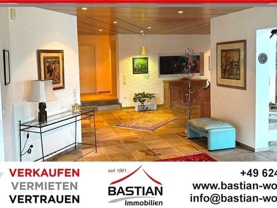 Architektur mit Anspruch: Eleganter Bungalow mit Garten, Doppel-Garage, ELW und vielen Extras!