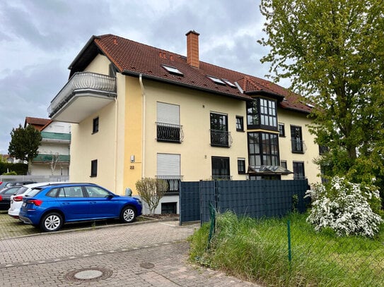 Gut geschnittene Dachgeschosswohnung mit großem Südbalkon in ruhiger Wohnlage.