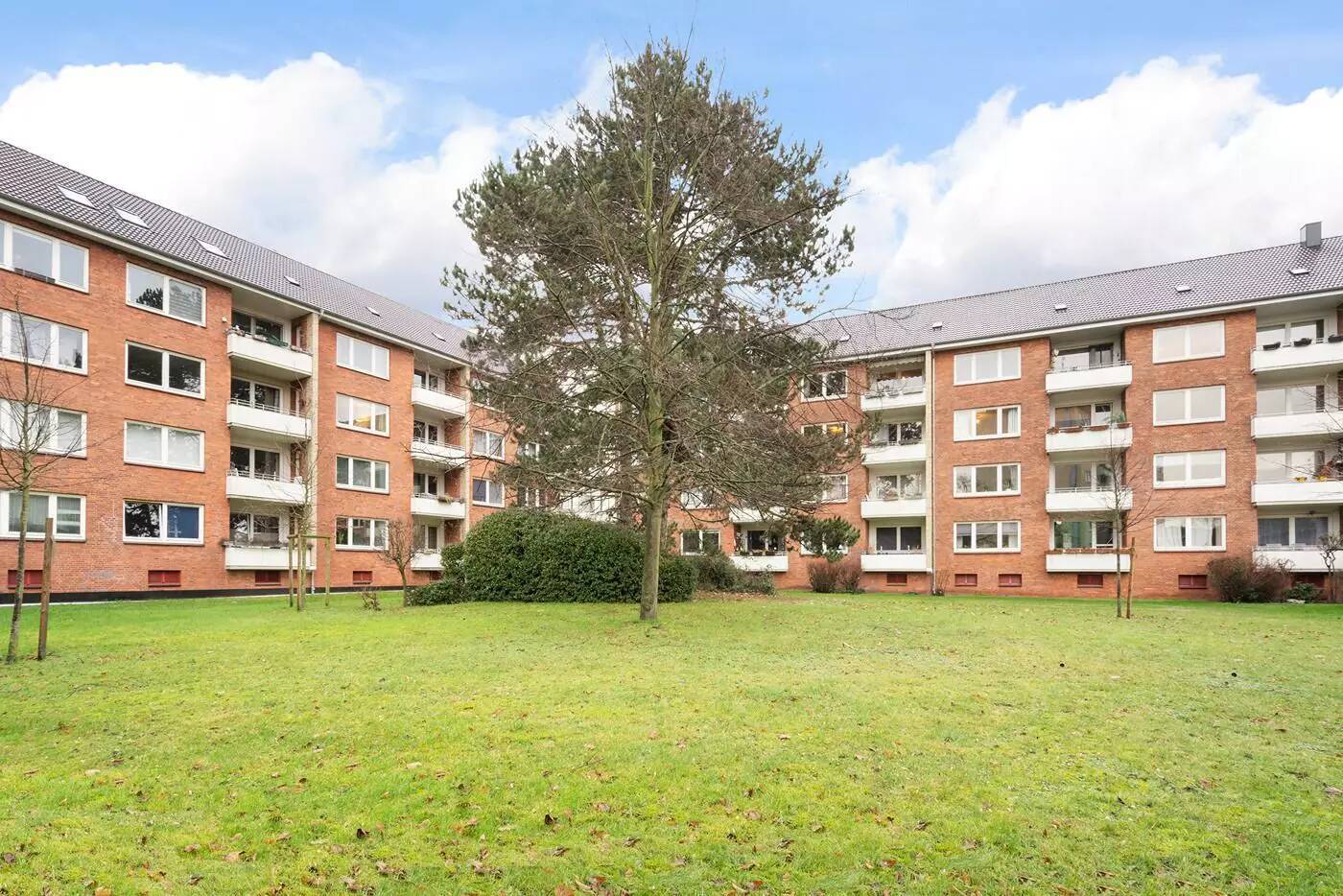 Mittendrin statt nur zentral: lichtdurchflutete, freie 3-Zi-Wohnung mit Blick ins Grüne - nur 3 Gehminuten zur S-Bahn Friedrichsberg, COURTAGEFREI