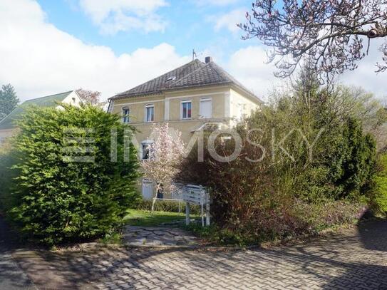 Mehrfamilienhaus-Villa wohnen auf schönen Grundstück