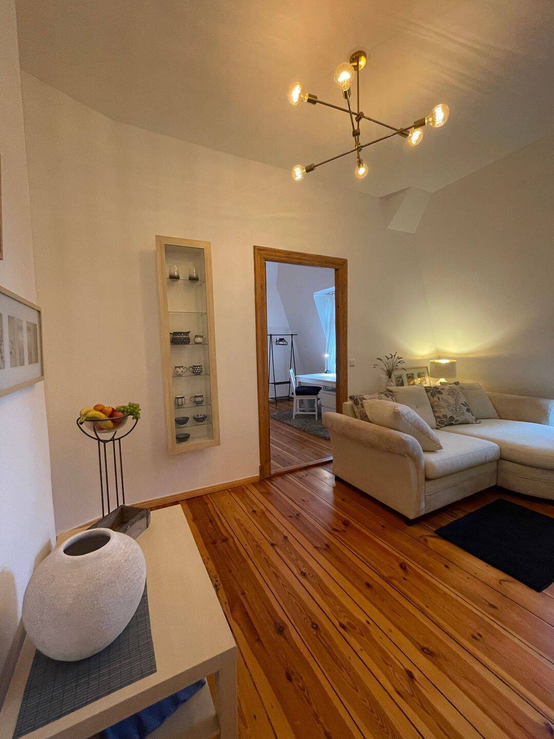 Charmante Dachgeschosswohnung mit Altbau-Flair in ruhiger Zehlendorfer Villenlage - Photo 1