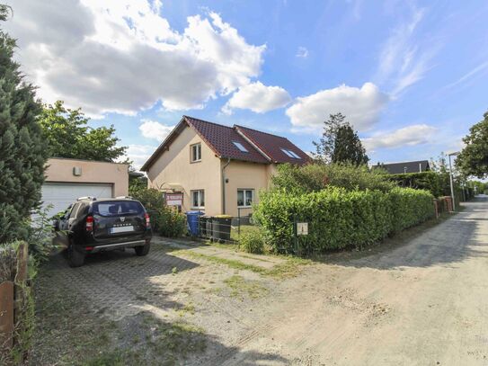 Für die ganze Familie: Großzügige DHH (2004 kernsaniert) mit 6 Schlafzimmern, Garten, Garage