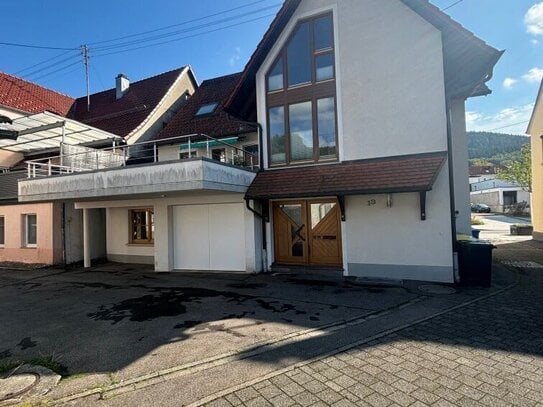 Großzügige 5-Zimmer-Wohnung mit gr. Dachterrasse in zentraler Lage