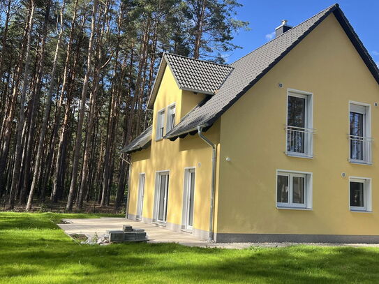 Borkwalde - Wunderschönes neues KFW-55-Traumhaus mit großem Garten