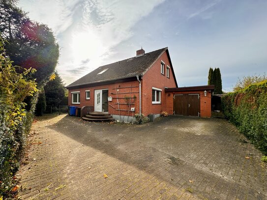 Einfamilienhaus mit schönem Garten und großer Garage