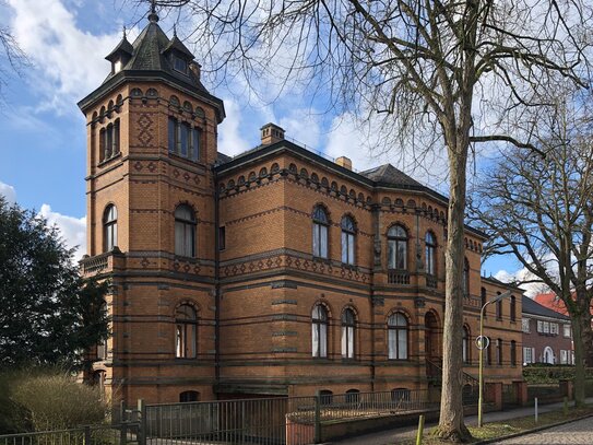 Einzigartiges Anwesen: Denkmalgeschützte Villa mit traumhaftem Weser-Blick in Bremen-Vegesack