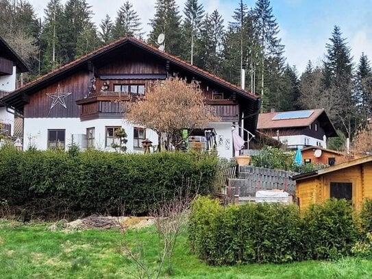 Gepflegtes Zweifamilienhaus mit toller Aussicht auf den Bayerischen Wald