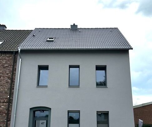 Moderne 4 Zimmer Maisonette-Wohnung mit Dachloggia und Stellplatz in Moers-Vennikel/Grenze Traar