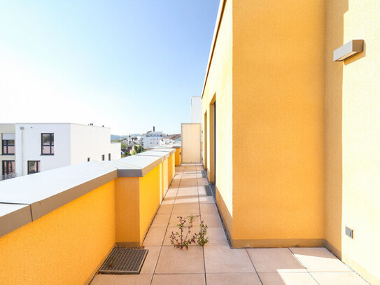 Schöner Ausblick inklusive! 2 Zimmer auf 64 m² mit sonniger Dachterrasse und neuer EBK! *Erstbezug*