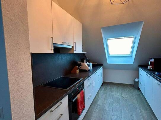 Charmante 3 Zimmer DG Wohnung inkl. Einbauküche.
