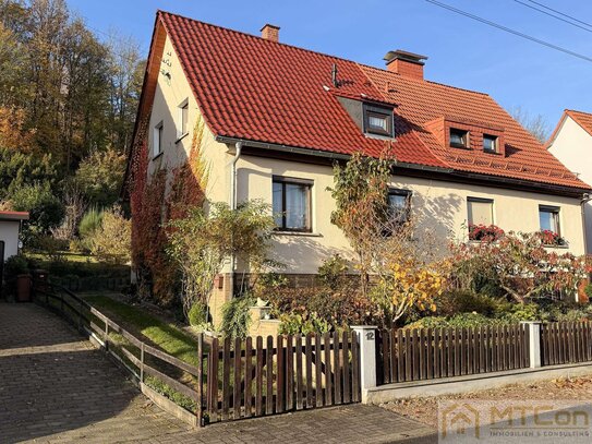 Charmante Doppelhaushälfte mit Garten, PKW-Stellplätzen in begehrter Lage von Ilmenau!