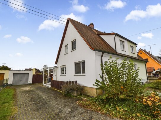 Handwerker aufgepasst! Doppelhaushälfte mit viel Potential, großem Garten und Garage in guter Lage!