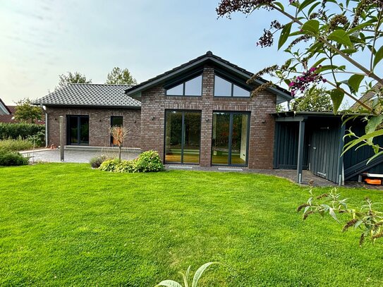 Wunderschöner Architekten-Bungalow mit unverbaubarem Panoramablick und ca. 275 qm Wohn-/Nutzfläche