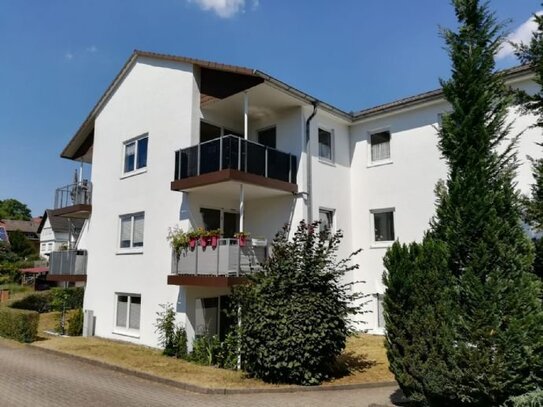 2-Zimmer-Wohnung mit Balkon, ausgebauten Dachboden und EBK in Dransfeld