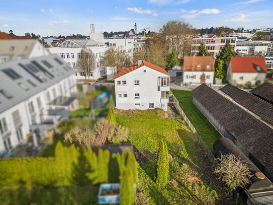 Im Herzen von Laupheim! Zentral gelegenes Zweifamilienhaus mit weitläufigem Grundstück