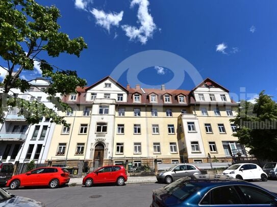 *Stilgerecht sanierter Altbau mit Fernblick in ruhiger Lage! PLUS: Wohnküche!*