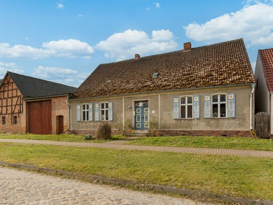 Denkmalgeschützter Vierseitenhof mit kernsaniertem Wohnhaus in idyllischem Dorf im Buckautal